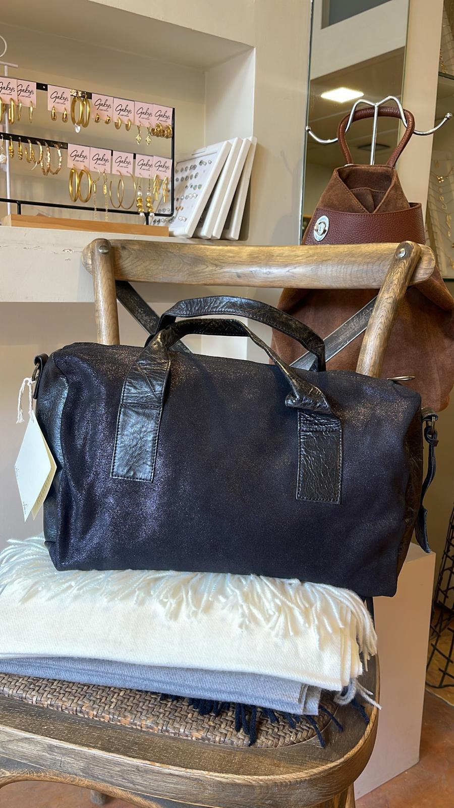 תיק דאפל שחור - Black Duffle Bag