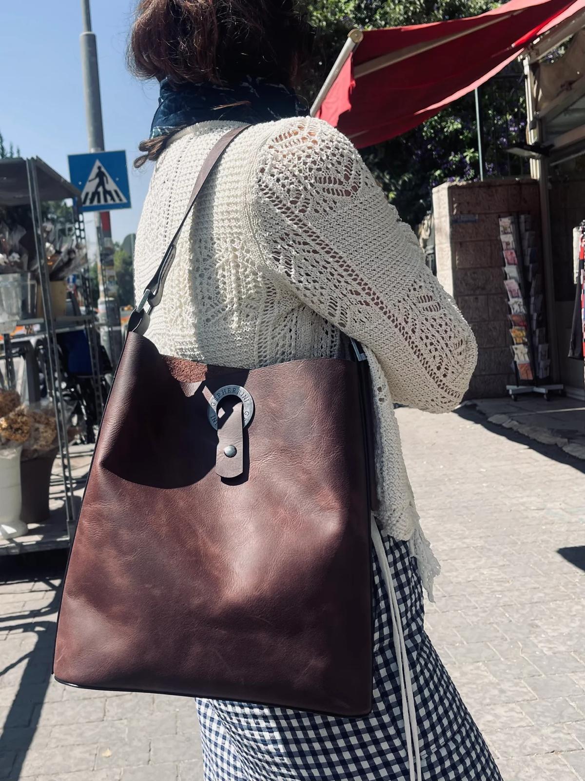 תיק טוט ברחוב - Street Style Tote